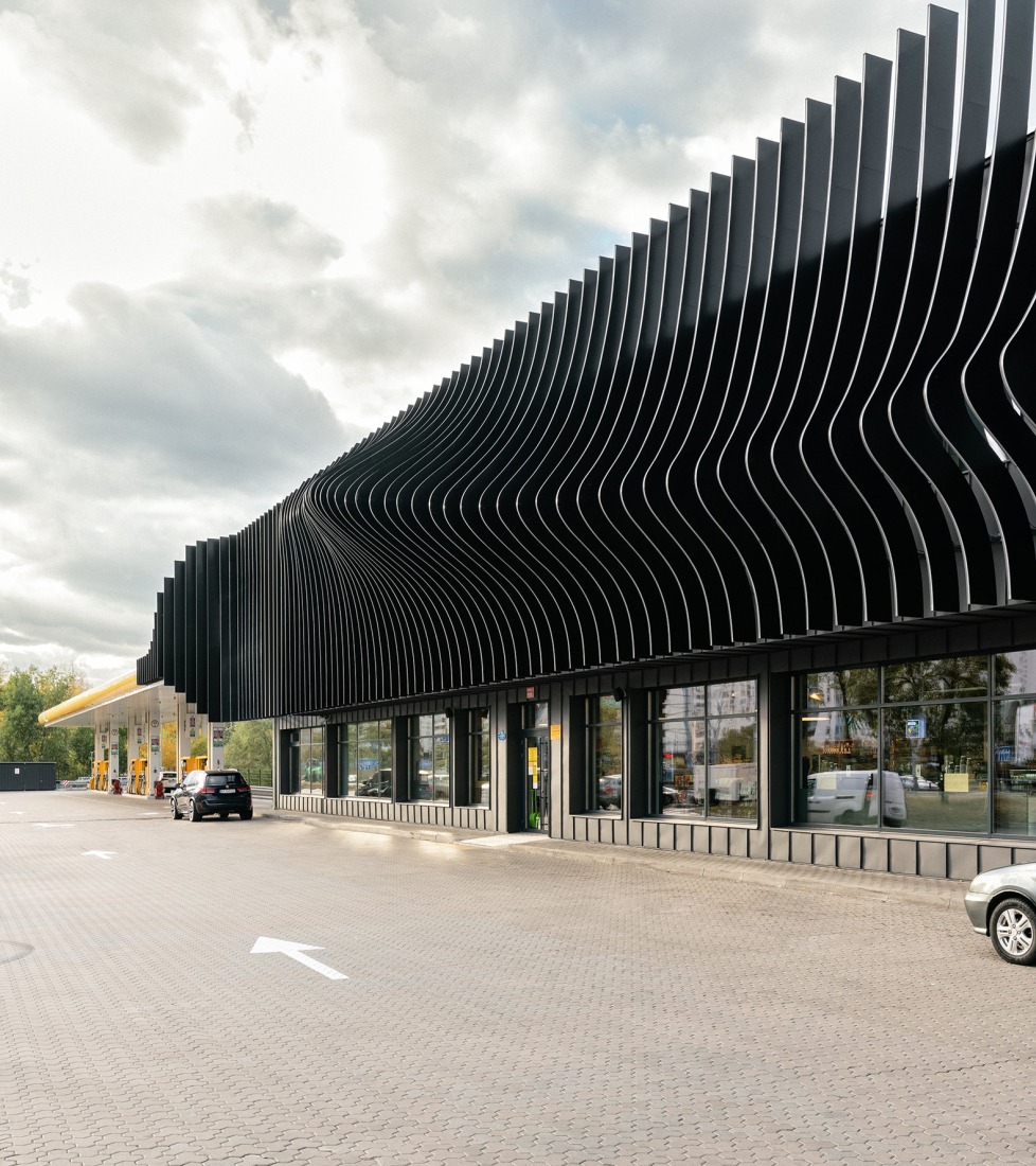 Estación de Servicio KLO por Aranchii Architects. Fotografía por Alik Usik.