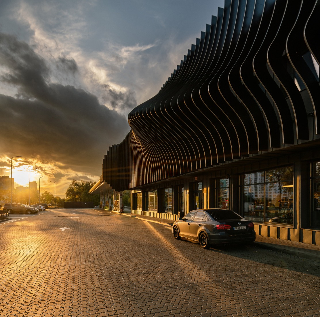Estación de Servicio KLO por Aranchii Architects. Fotografía por Alik Usik.