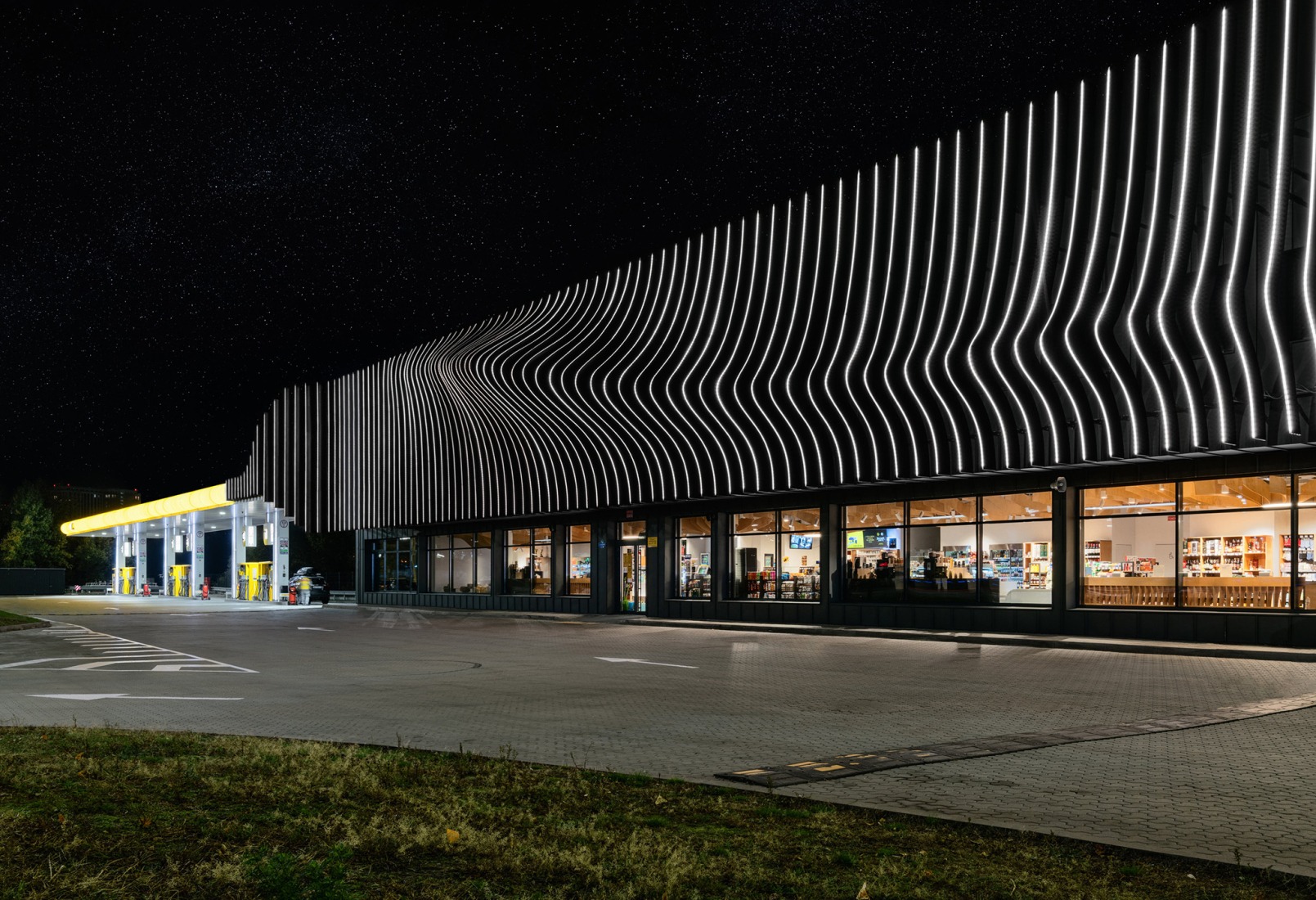 Estación de Servicio KLO por Aranchii Architects. Fotografía por Alik Usik.