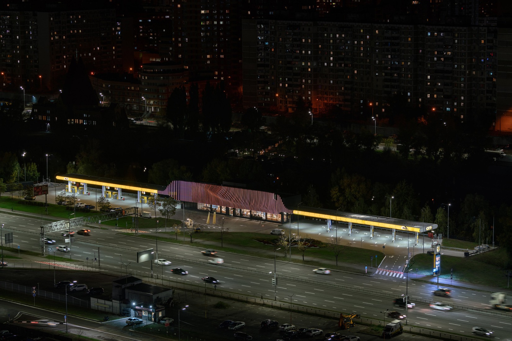 Estación de Servicio KLO por Aranchii Architects. Fotografía por Alik Usik.