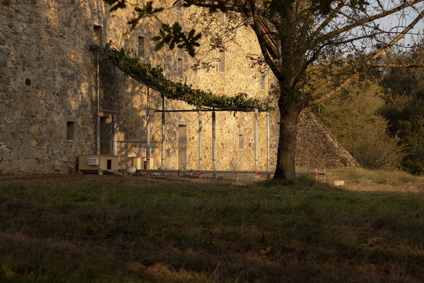 Instalación «LIMINA» por Garbizu Collar Architecture + KRI. Fotografía por Alex Abril
