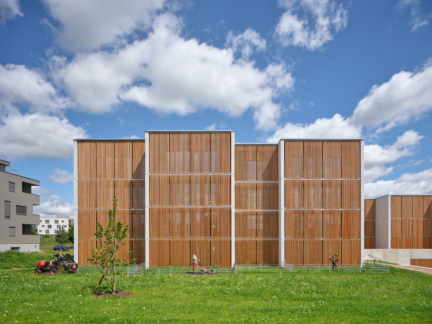 Viviendas de Madera Žďár por Kuba & Pilař architekti. Fotografía por BoysPlayNice.