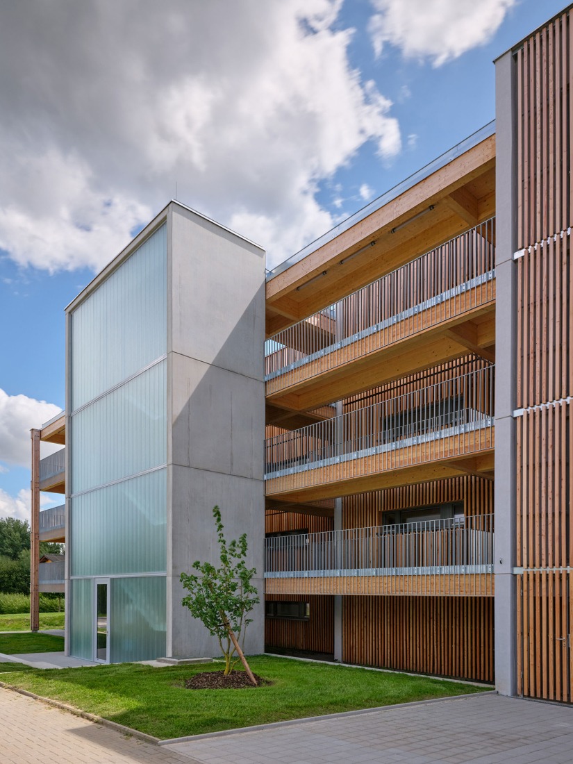 Viviendas de Madera Žďár por Kuba & Pilař architekti. Fotografía por BoysPlayNice.