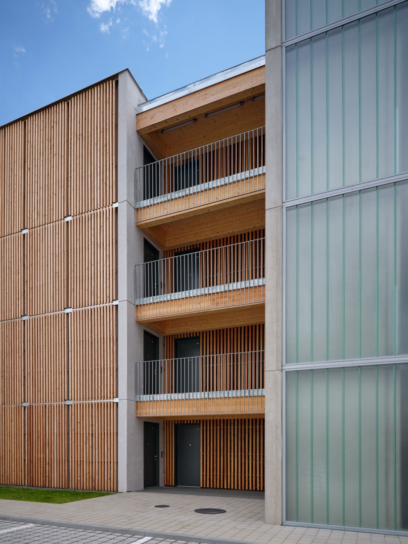 Viviendas de Madera Žďár por Kuba & Pilař architekti. Fotografía por BoysPlayNice.