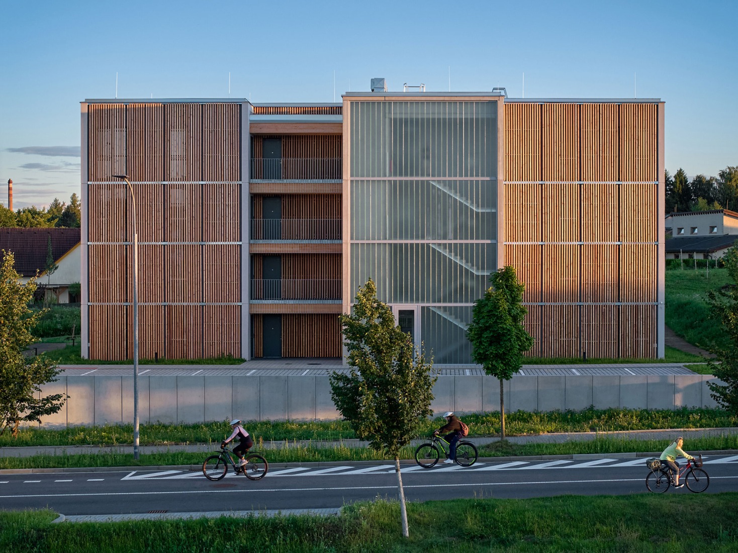 Viviendas de Madera Žďár por Kuba & Pilař architekti. Fotografía por BoysPlayNice.
