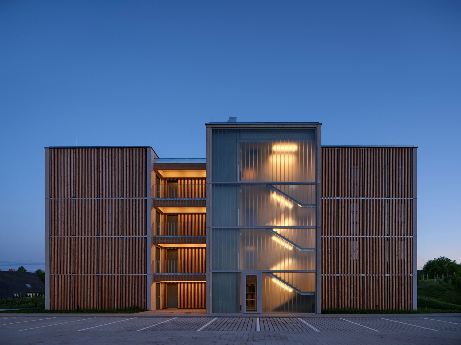 Viviendas de Madera Žďár por Kuba & Pilař architekti. Fotografía por BoysPlayNice.