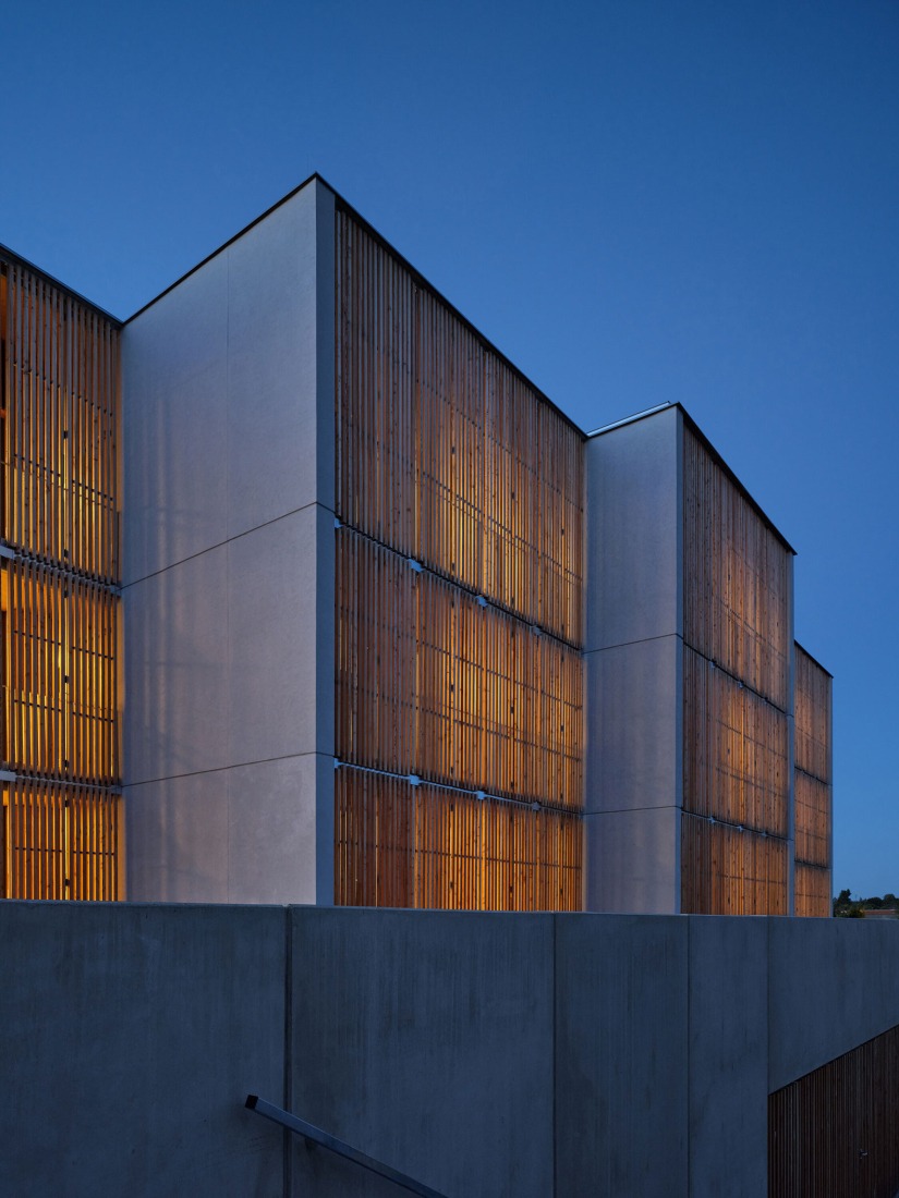 Viviendas de Madera Žďár por Kuba & Pilař architekti. Fotografía por BoysPlayNice.