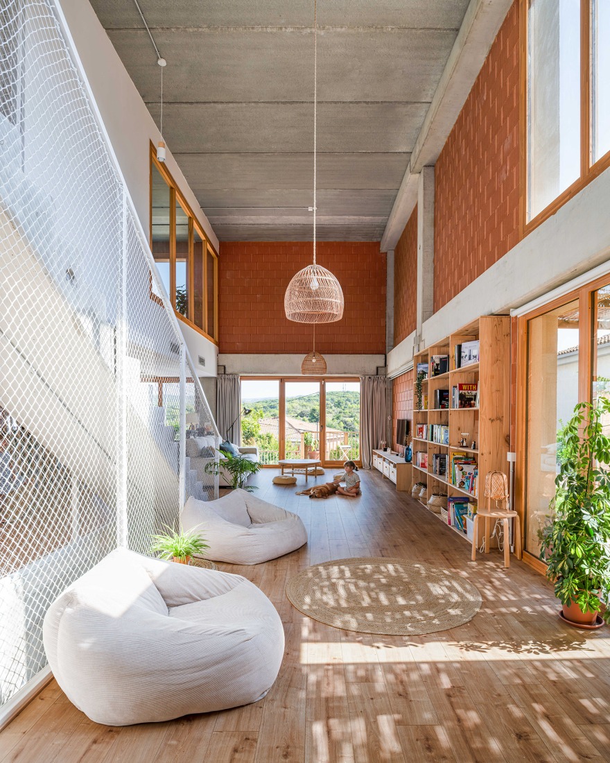 Casa Arlo por Luis Royon Barea + Andreu Arévalo Llàcer. Fotografía por Lluís Bort
