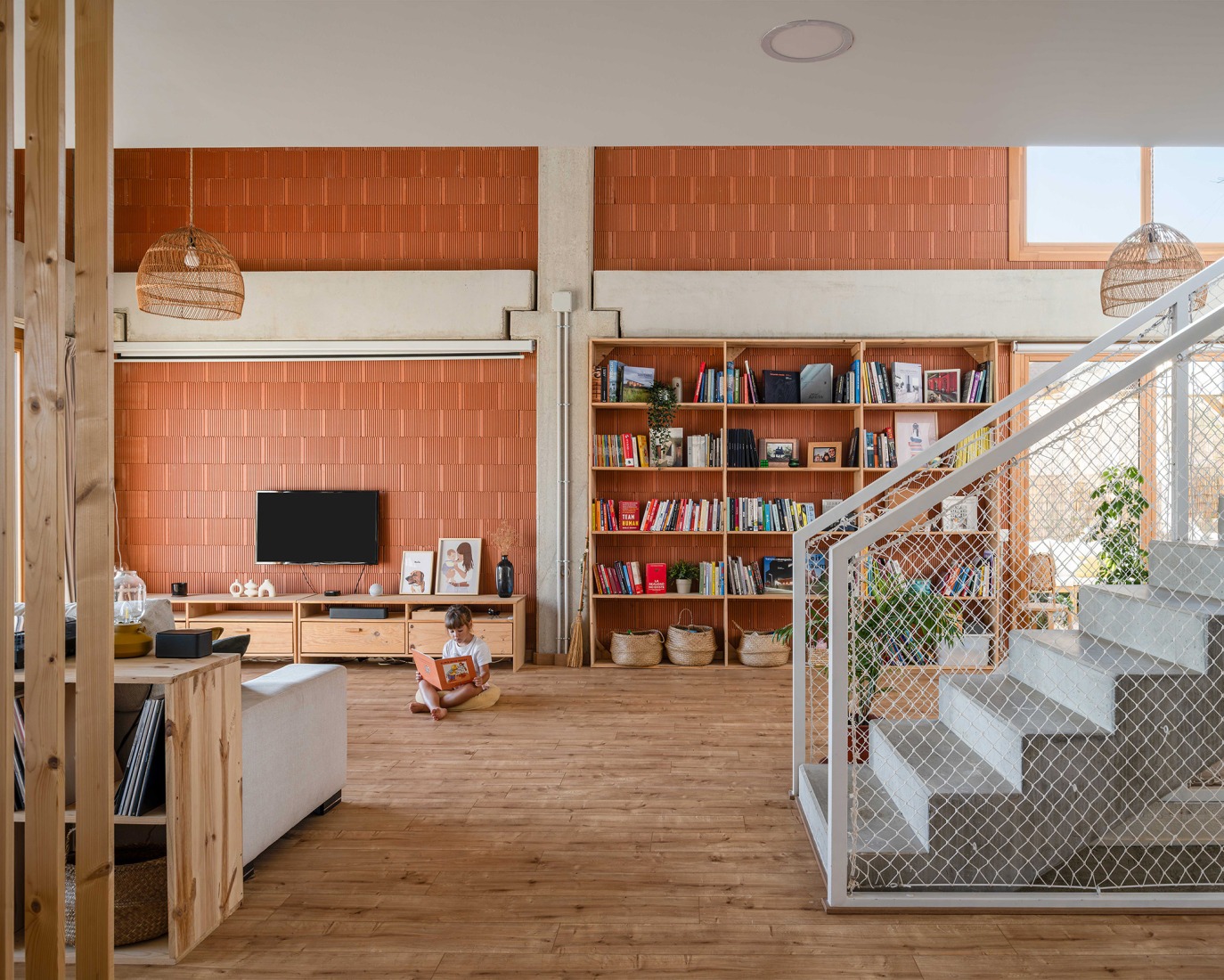 Casa Arlo por Luis Royon Barea + Andreu Arévalo Llàcer. Fotografía por Lluís Bort