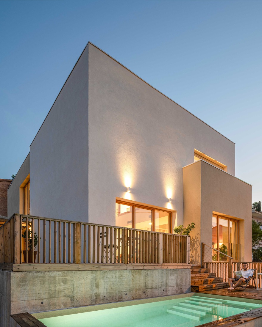 Casa Arlo por Luis Royon Barea + Andreu Arévalo Llàcer. Fotografía por Lluís Bort