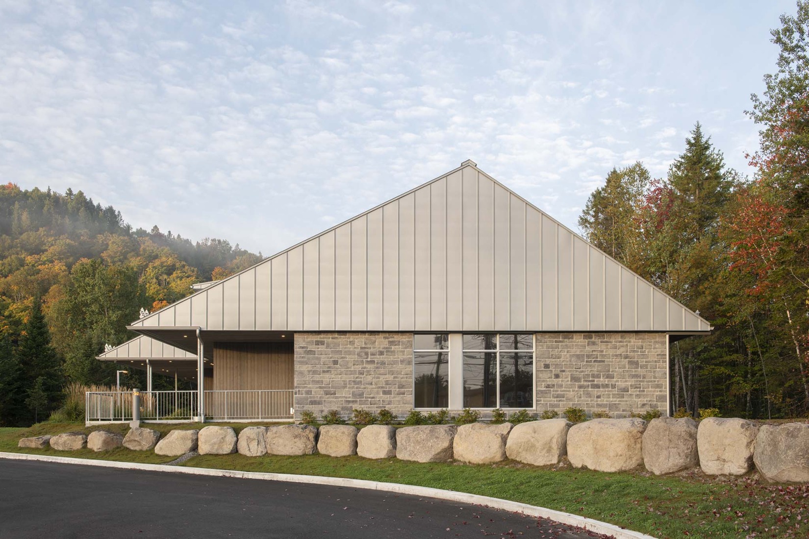 Des Cimes Dental Clinic by CARTA. Photograph by David Boyer.