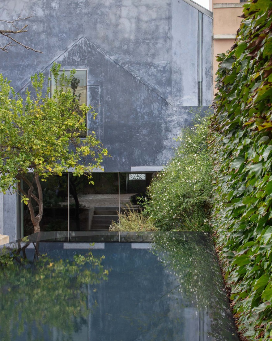 Blue house by extrastudio. Photograph by Mikael Olsson.