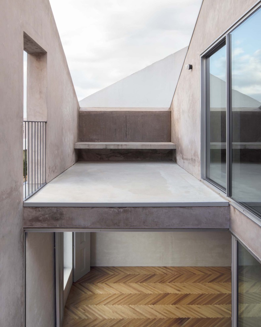 Blue house by extrastudio. Photograph by Mikael Olsson.
