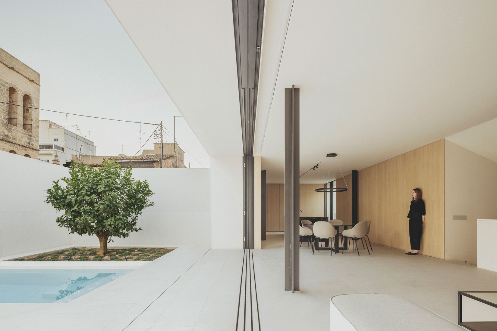 Edificio Viciana por José Fernández-Llebrez. Fotografía por Alejandro Gómez Vives.