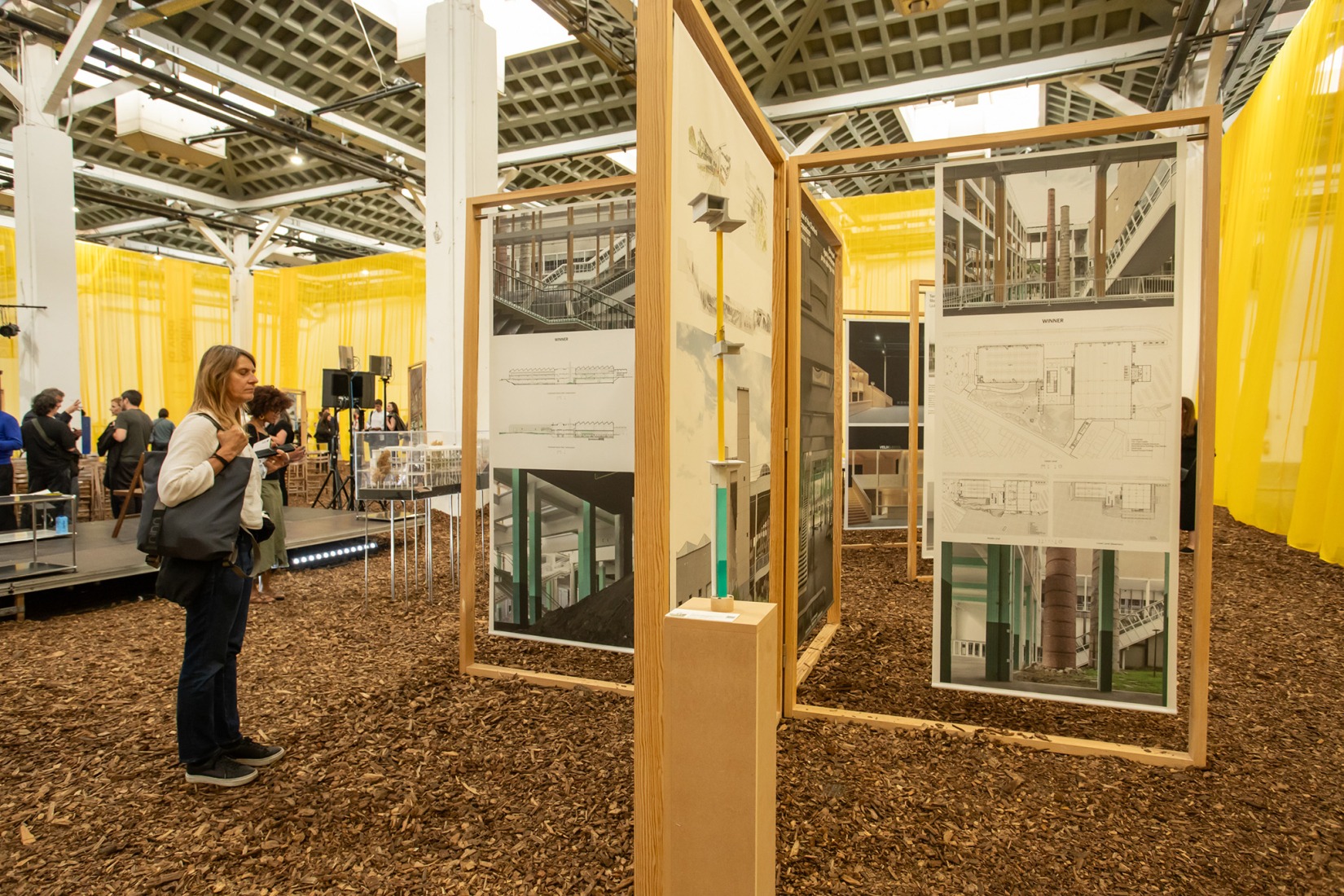 «¿Qué es esto? ¿Un spa, un gimnasio, un zoo de animales pequeñitos?». La Fundació Mies van der Rohe exhibe su colección en el Palau Victòria Eugènia. Fotografía por Anna Mas.