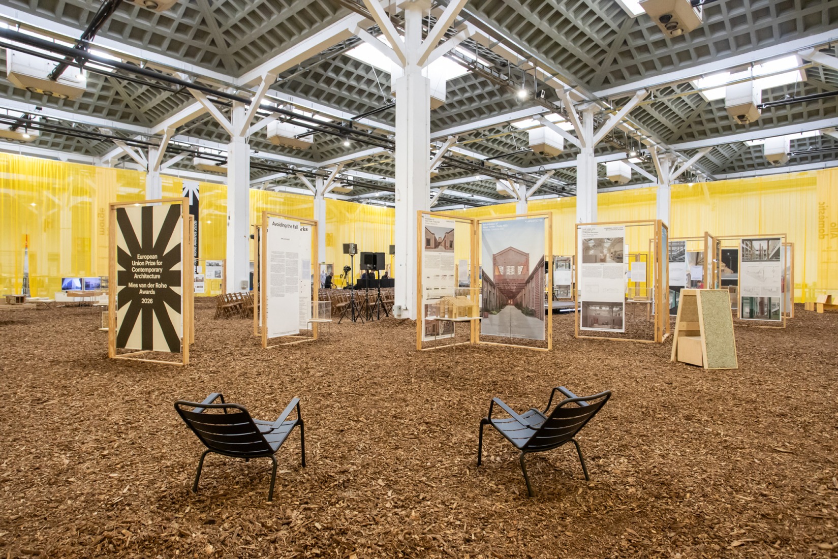 «¿Qué es esto? ¿Un spa, un gimnasio, un zoo de animales pequeñitos?». La Fundació Mies van der Rohe exhibe su colección en el Palau Victòria Eugènia. Fotografía por Anna Mas.