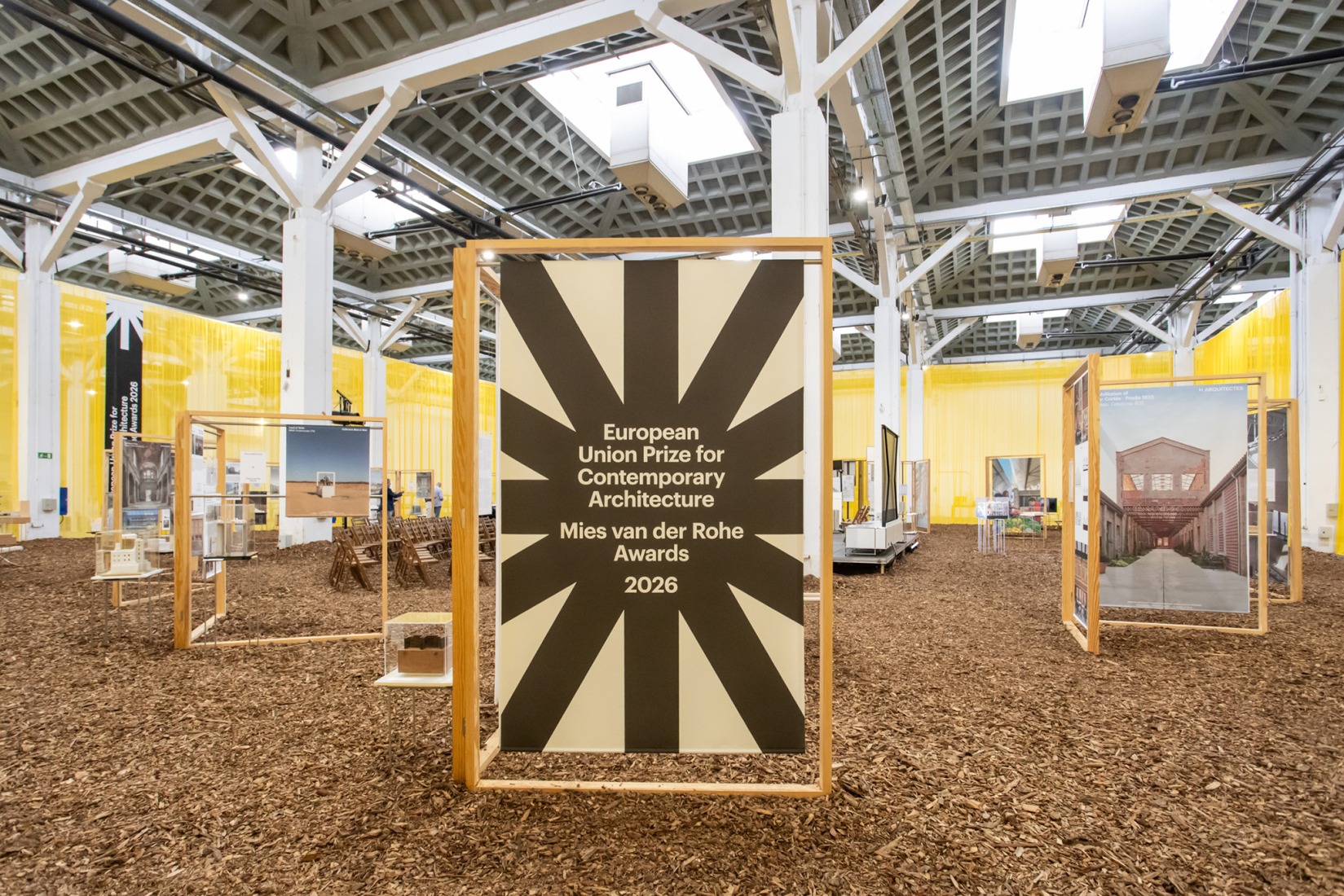 «¿Qué es esto? ¿Un spa, un gimnasio, un zoo de animales pequeñitos?». La Fundació Mies van der Rohe exhibe su colección en el Palau Victòria Eugènia. Fotografía por Anna Mas.