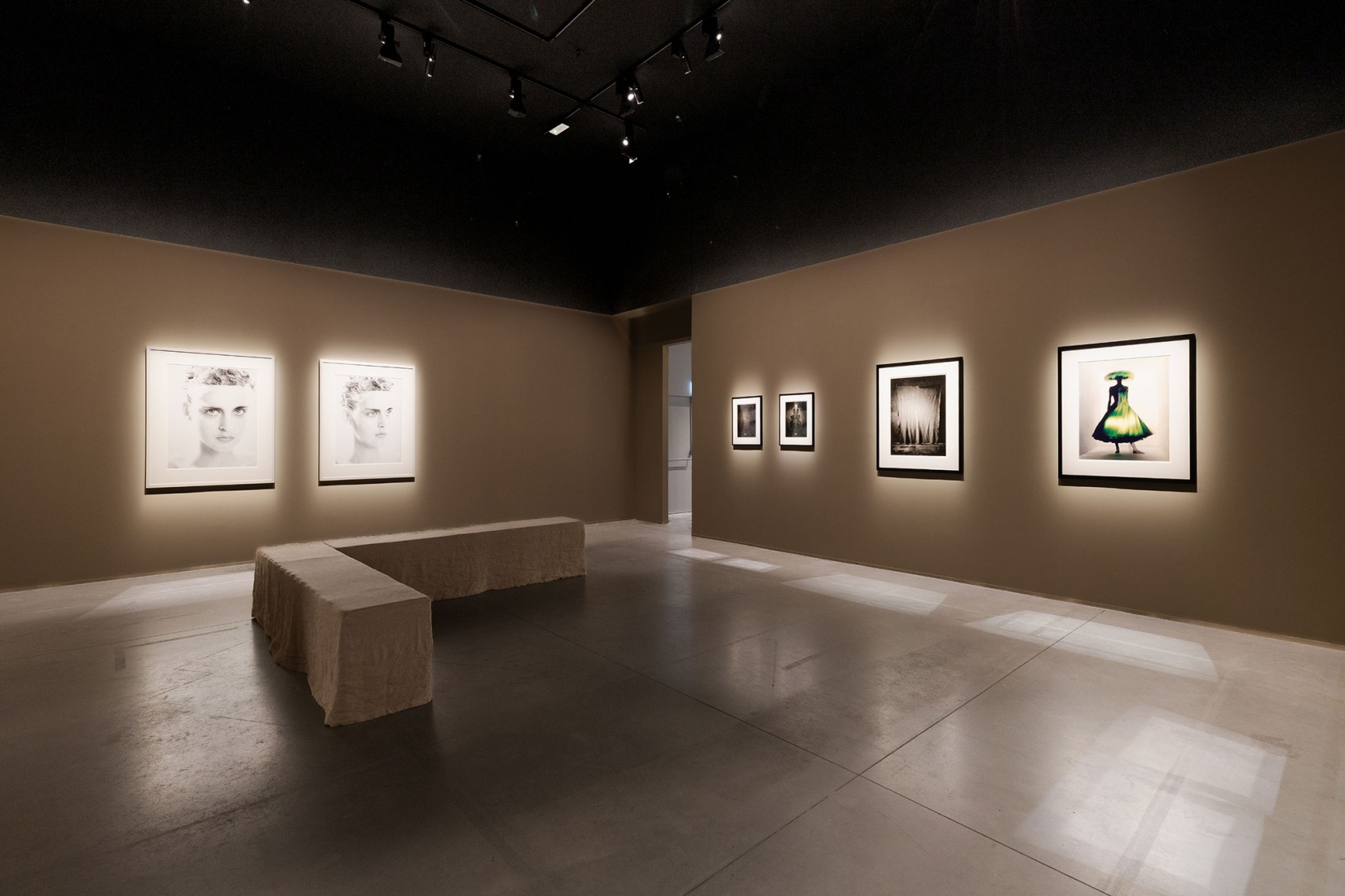 Exposición «Dudas» por Paolo Roversi en la Fundación MOP. Fotografía por la Fundación MOP.