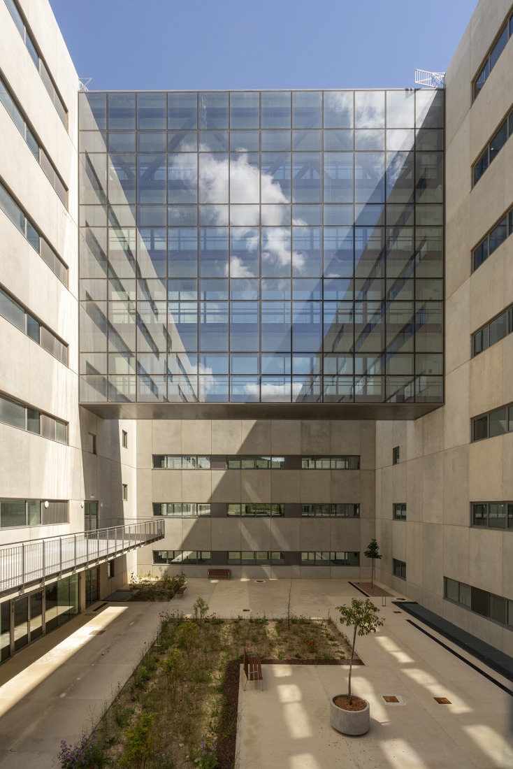 New University Hospital of Cuenca by Gádor de Carvajal, Juan Casariego, Fernando Cruz. Photograph by Luis Asín.