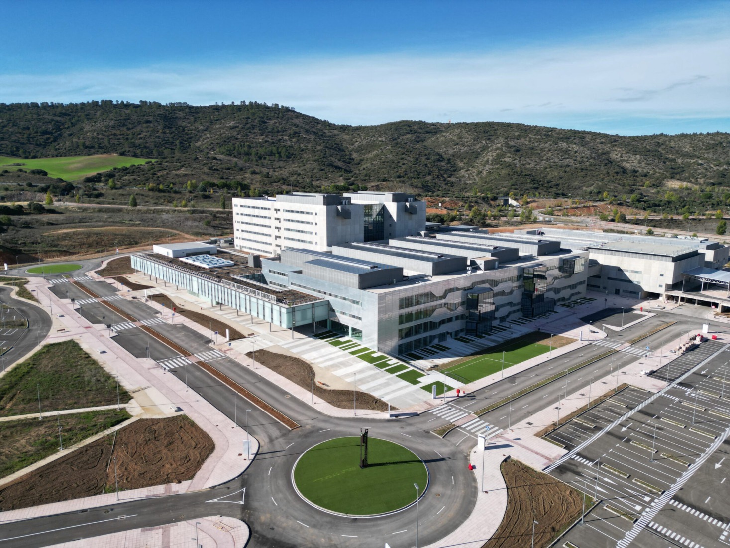 Nuevo Hospital Universitario de Cuenca por Gádor de Carvajal, Juan Casariego, Fernando Cruz. Fotografía por Luis Asín.