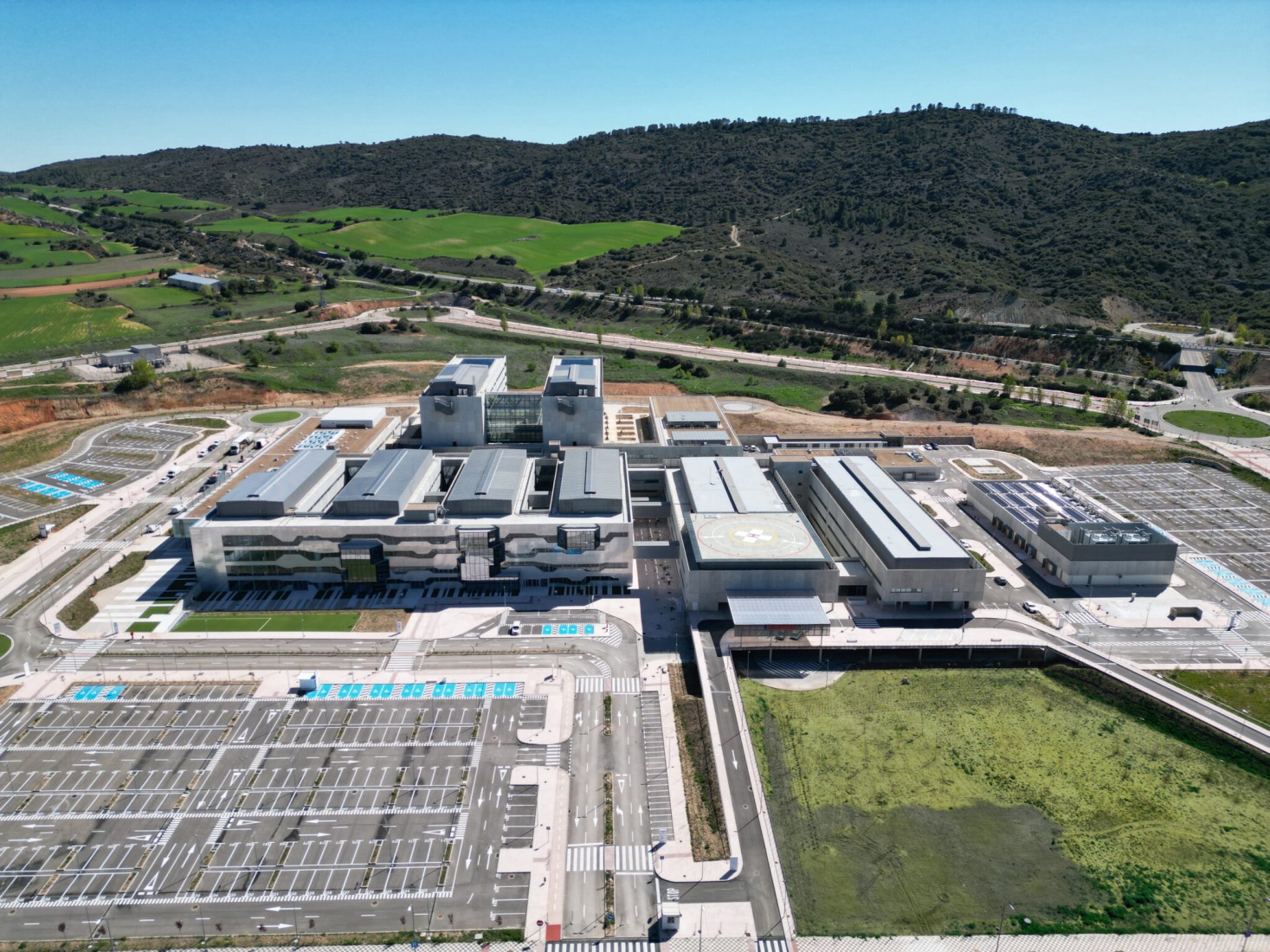 New University Hospital of Cuenca by Gádor de Carvajal, Juan Casariego, Fernando Cruz. Photograph by Luis Asín.