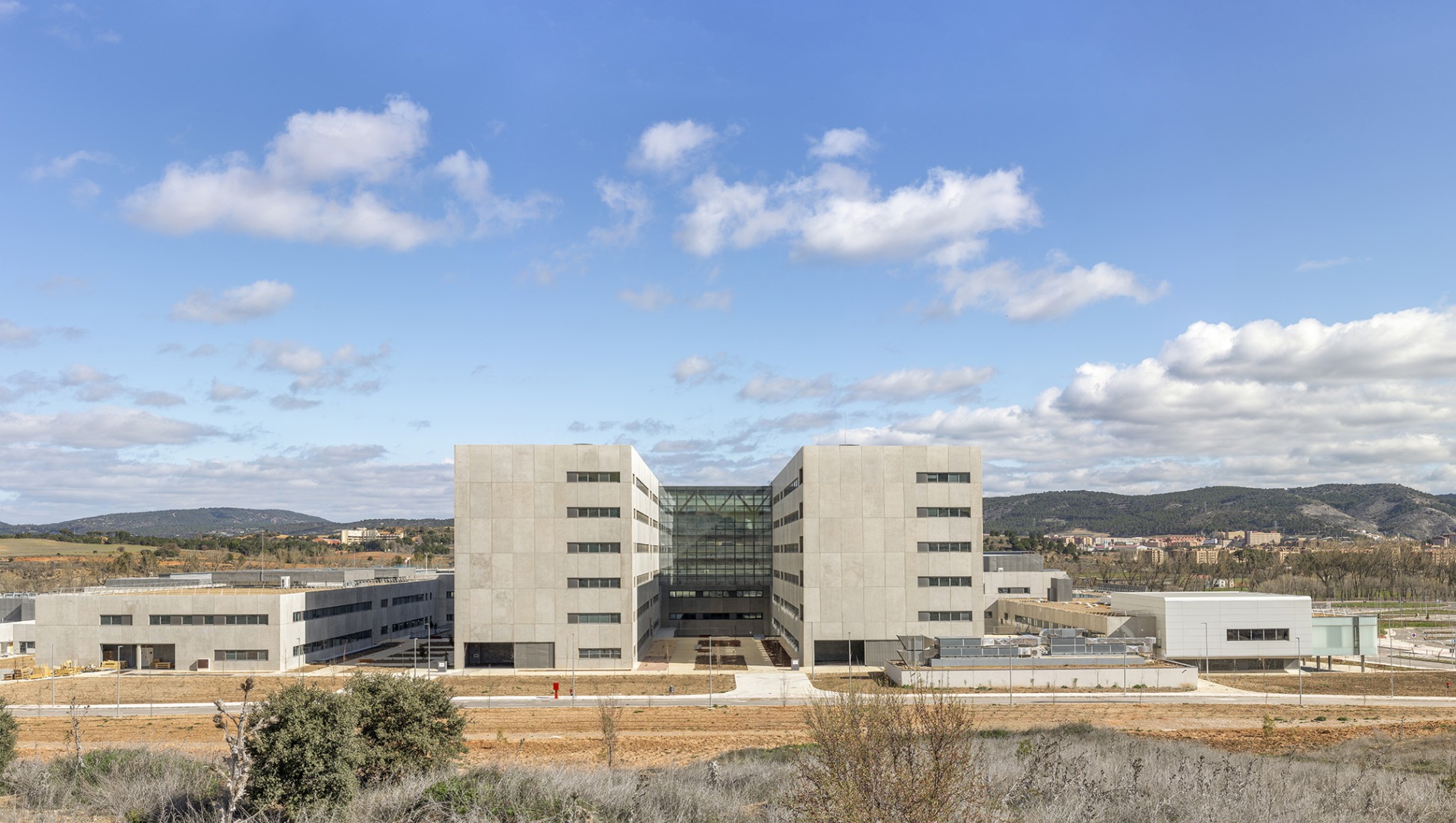 New University Hospital of Cuenca by Gádor de Carvajal, Juan Casariego, Fernando Cruz. Photograph by Luis Asín.