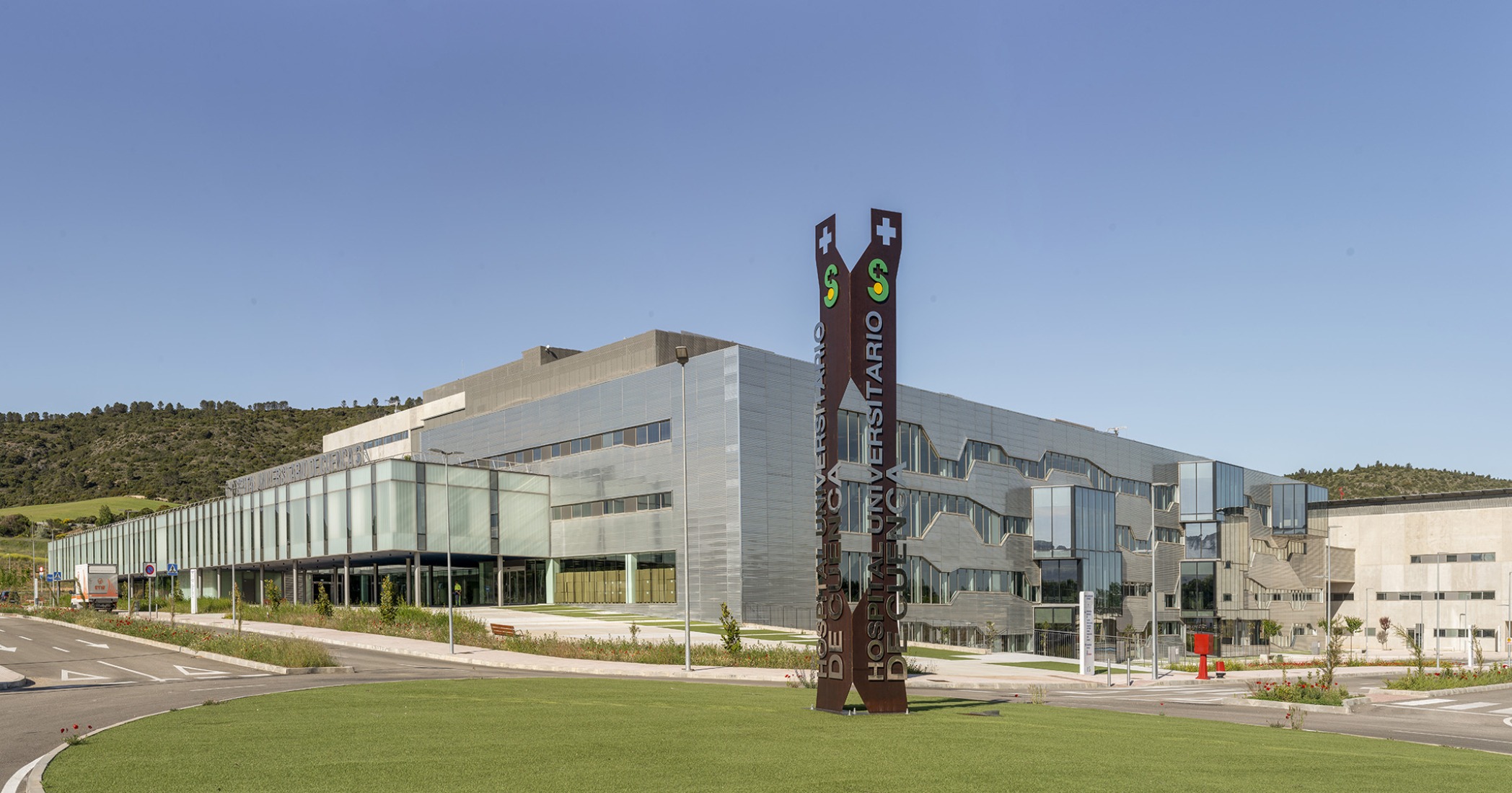 New University Hospital of Cuenca by Gádor de Carvajal, Juan Casariego, Fernando Cruz. Photograph by Luis Asín.