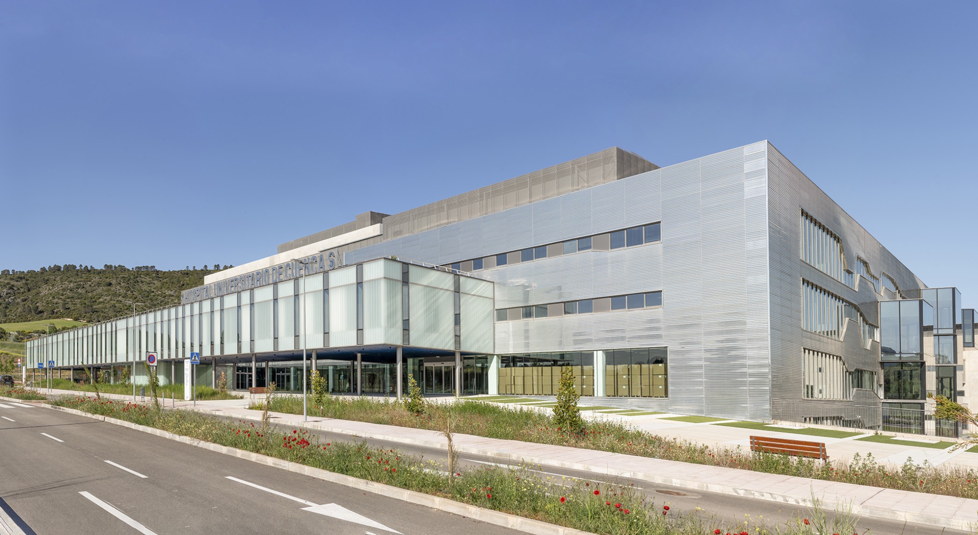 New University Hospital of Cuenca by Gádor de Carvajal, Juan Casariego, Fernando Cruz. Photograph by Luis Asín.