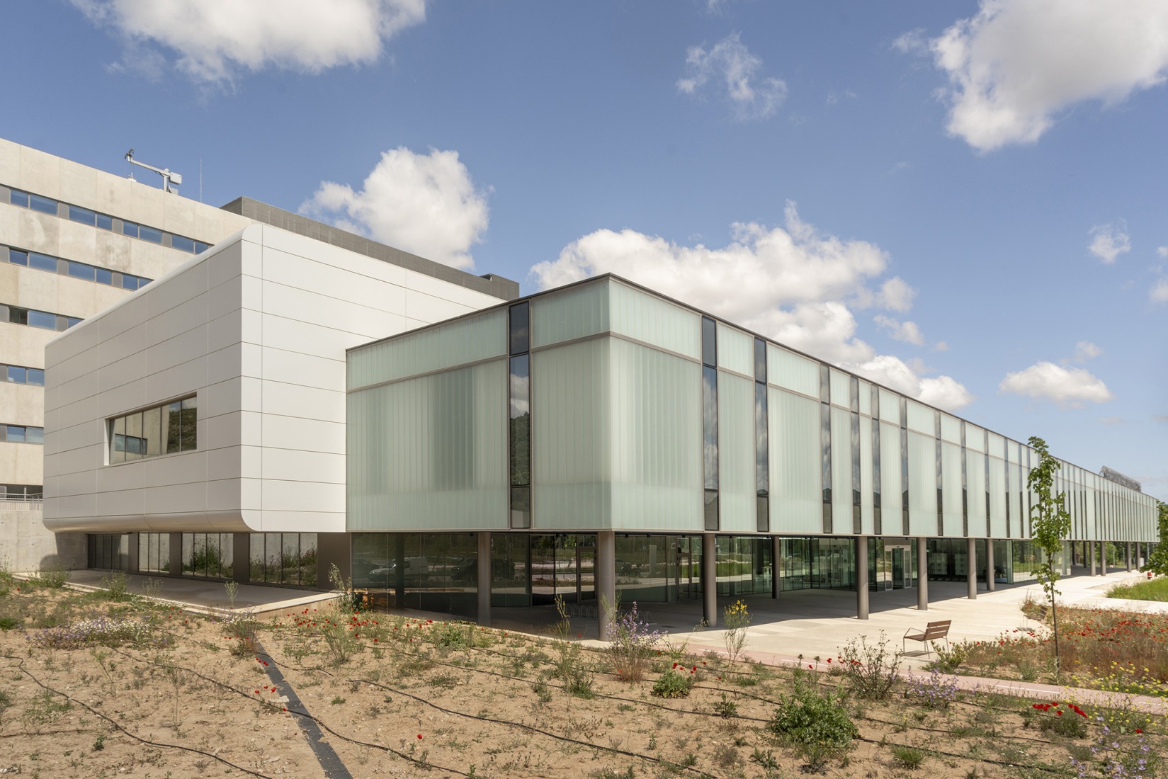 New University Hospital of Cuenca by Gádor de Carvajal, Juan Casariego, Fernando Cruz. Photograph by Luis Asín.