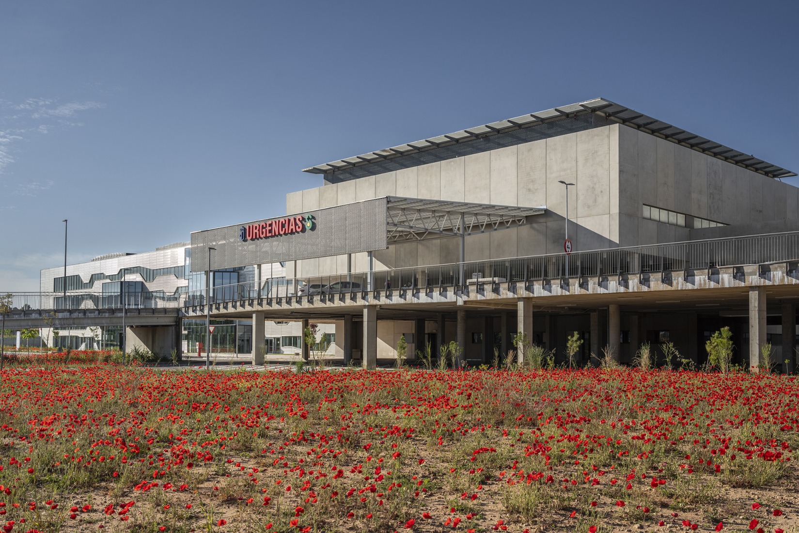 New University Hospital of Cuenca by Gádor de Carvajal, Juan Casariego, Fernando Cruz. Photograph by Luis Asín.