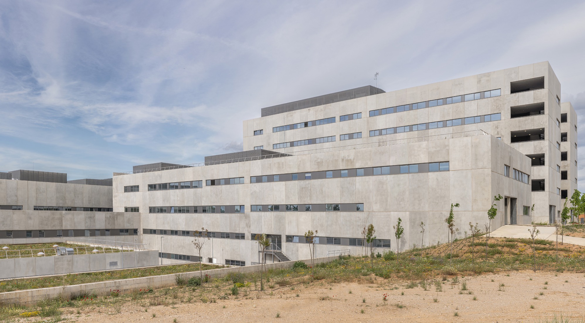 New University Hospital of Cuenca by Gádor de Carvajal, Juan Casariego, Fernando Cruz. Photograph by Luis Asín.