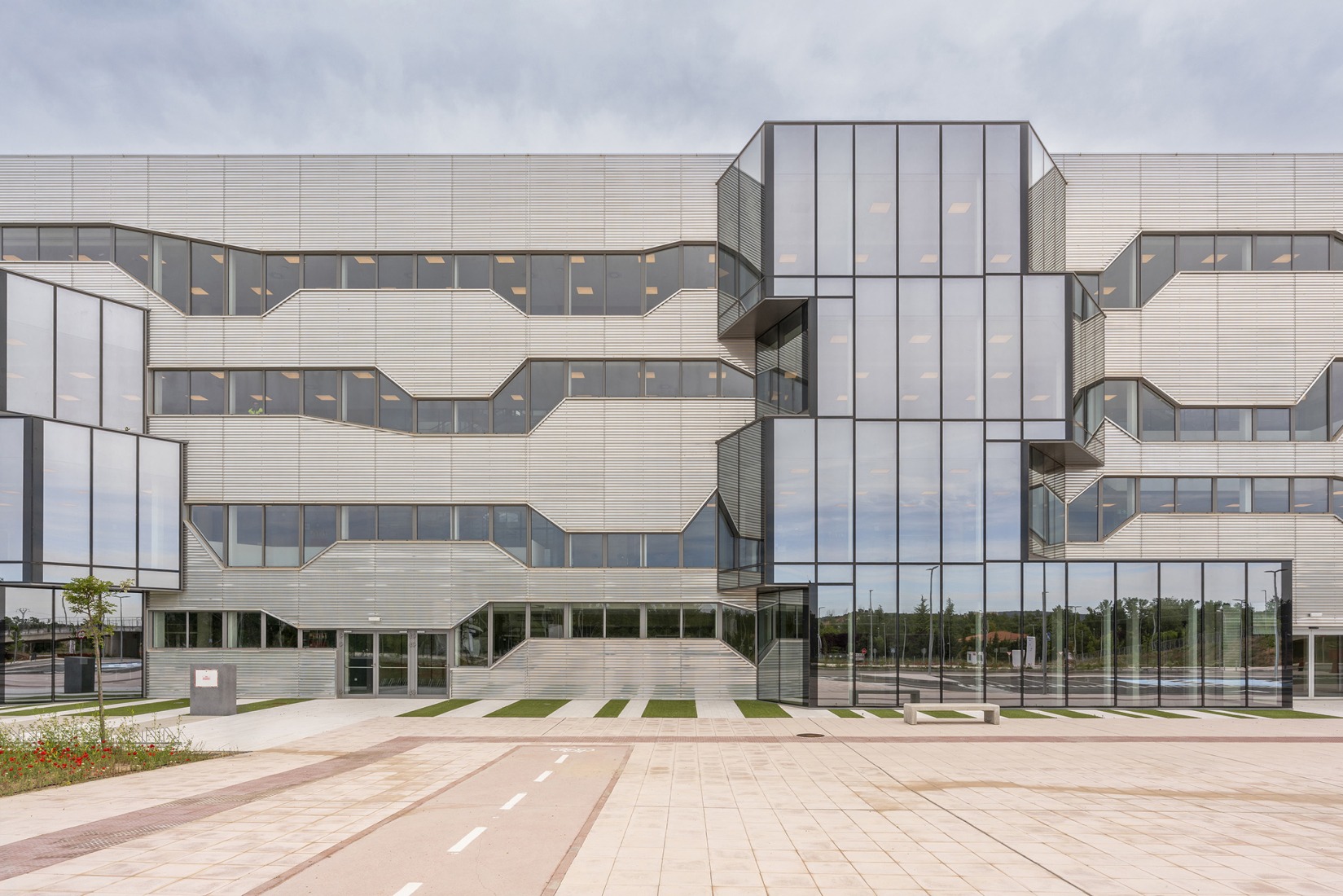 New University Hospital of Cuenca by Gádor de Carvajal, Juan Casariego, Fernando Cruz. Photograph by Luis Asín.