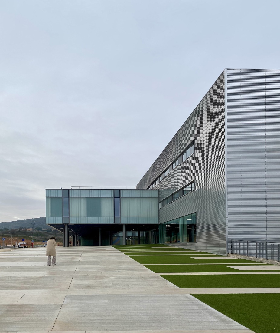 New University Hospital of Cuenca by Gádor de Carvajal, Juan Casariego, Fernando Cruz. Photograph by Luis Asín.