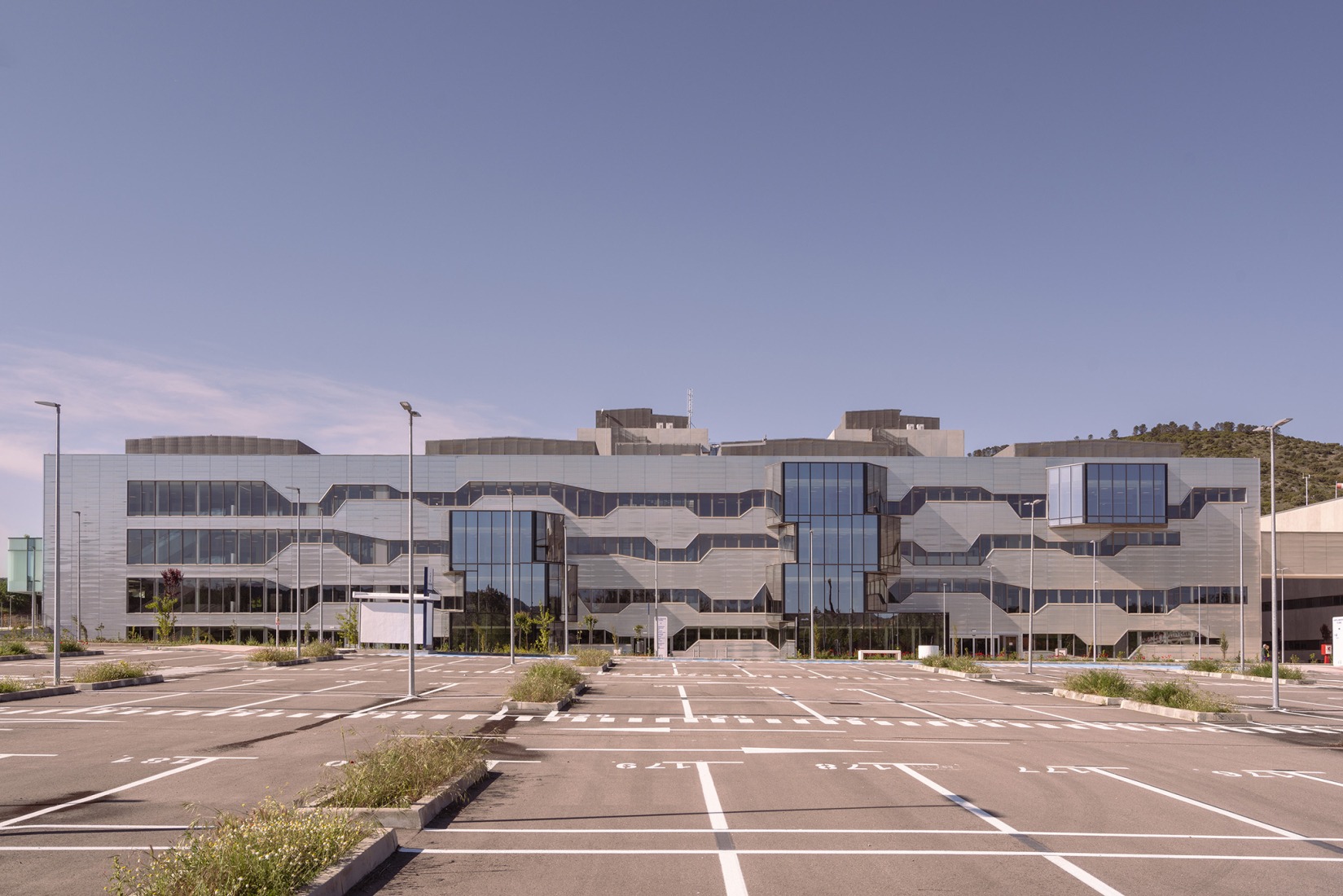 New University Hospital of Cuenca by Gádor de Carvajal, Juan Casariego, Fernando Cruz. Photograph by Luis Asín.