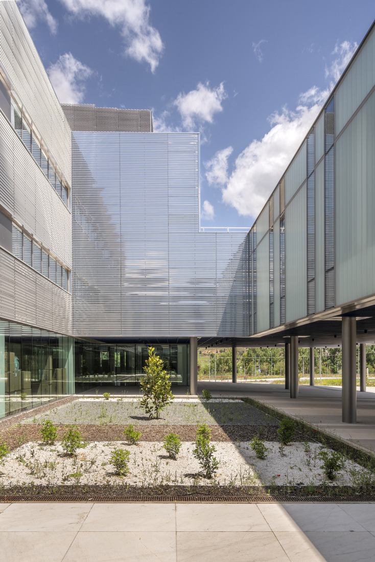 New University Hospital of Cuenca by Gádor de Carvajal, Juan Casariego, Fernando Cruz. Photograph by Luis Asín.