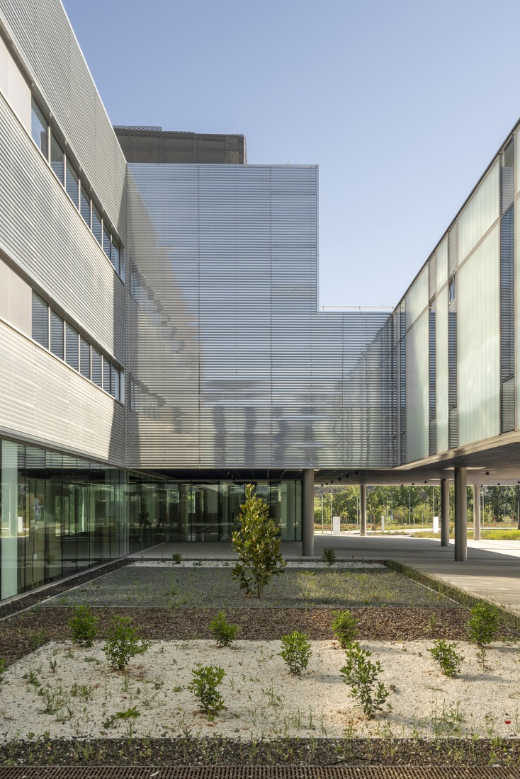 New University Hospital of Cuenca by Gádor de Carvajal, Juan Casariego, Fernando Cruz. Photograph by Luis Asín.