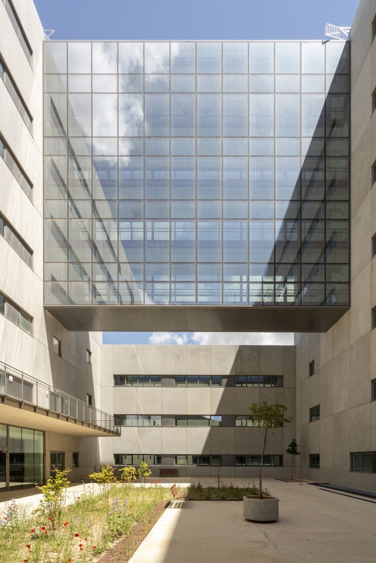 New University Hospital of Cuenca by Gádor de Carvajal, Juan Casariego, Fernando Cruz. Photograph by Luis Asín.
