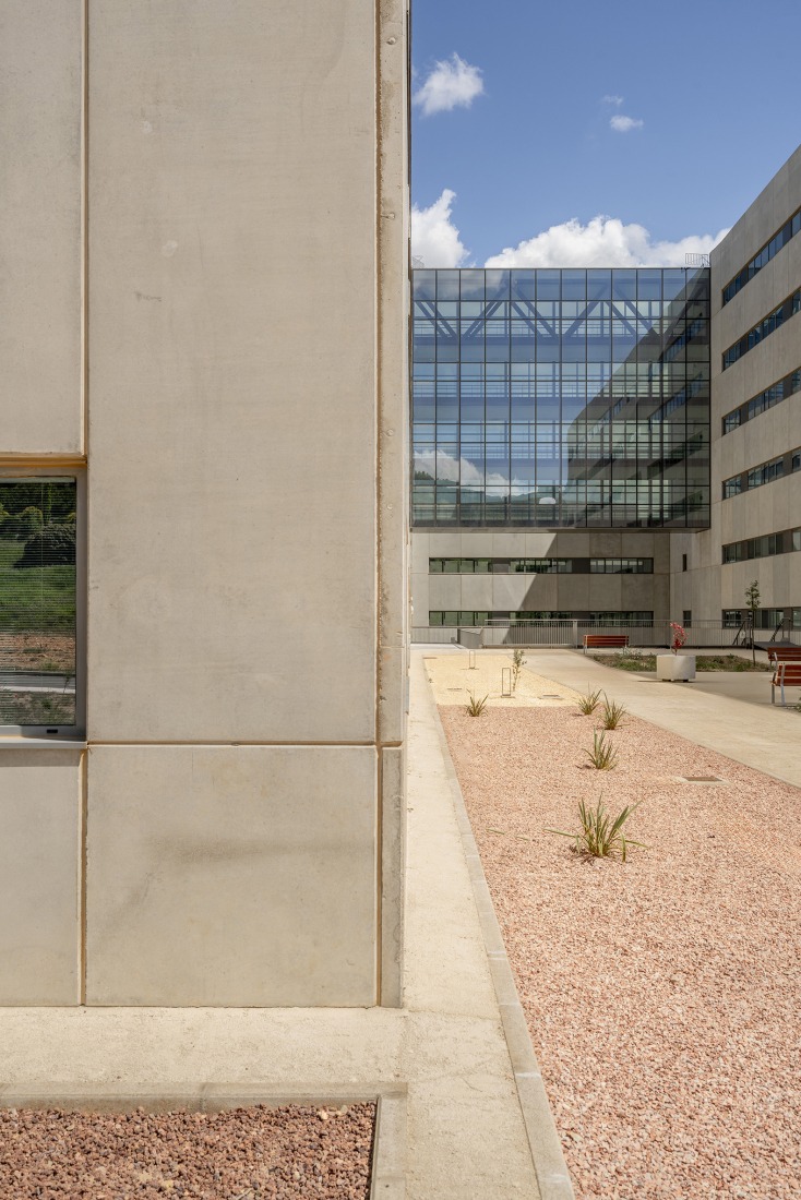 New University Hospital of Cuenca by Gádor de Carvajal, Juan Casariego, Fernando Cruz. Photograph by Luis Asín.