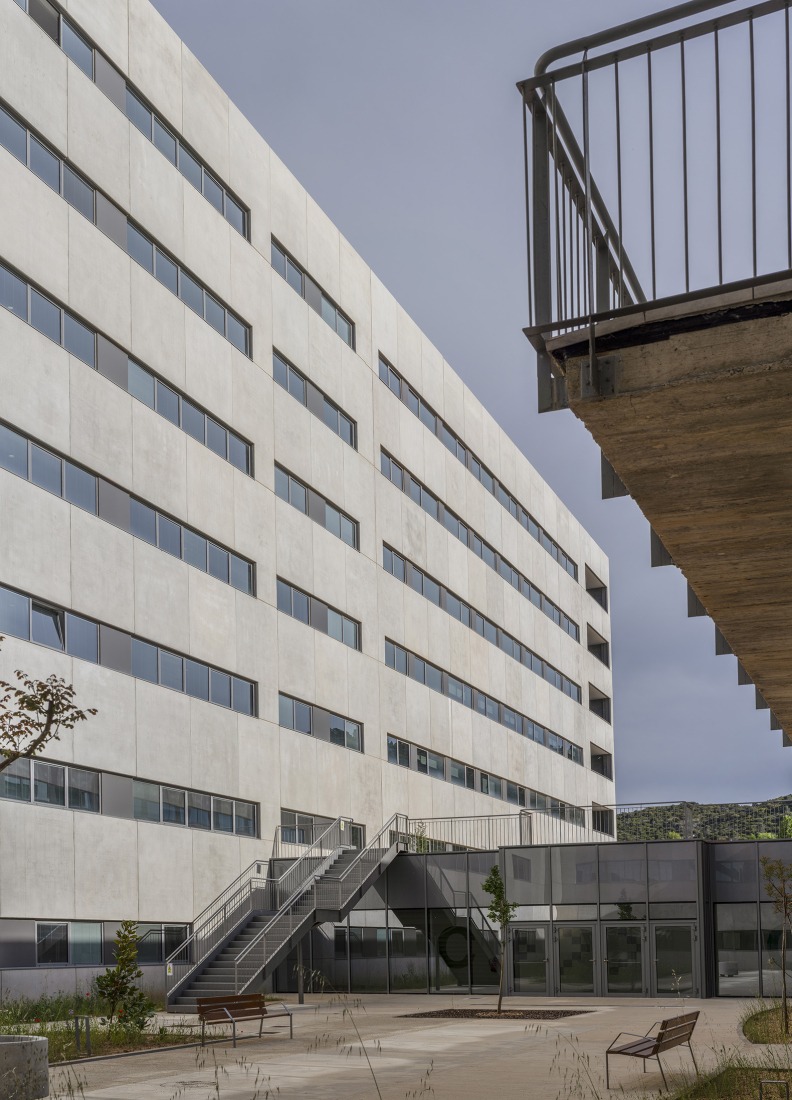 New University Hospital of Cuenca by Gádor de Carvajal, Juan Casariego, Fernando Cruz. Photograph by Luis Asín.