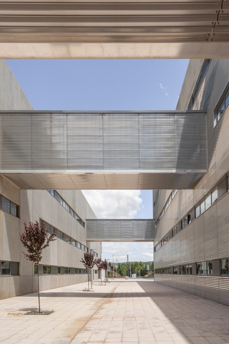 New University Hospital of Cuenca by Gádor de Carvajal, Juan Casariego, Fernando Cruz. Photograph by Luis Asín.