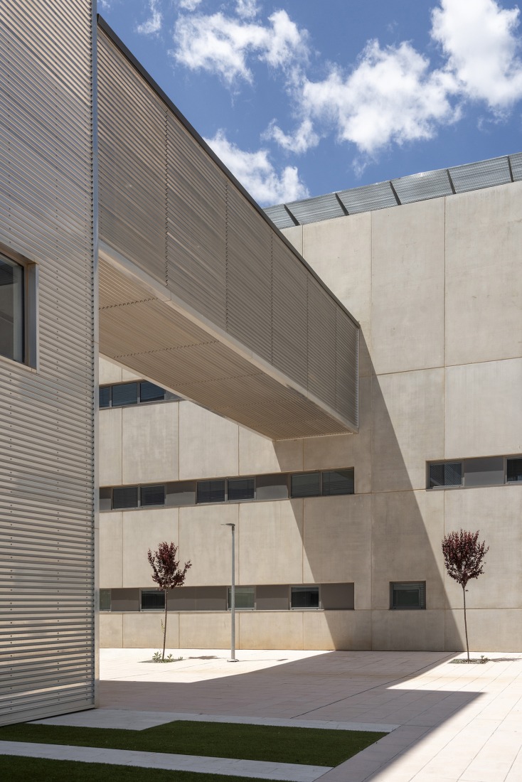 New University Hospital of Cuenca by Gádor de Carvajal, Juan Casariego, Fernando Cruz. Photograph by Luis Asín.