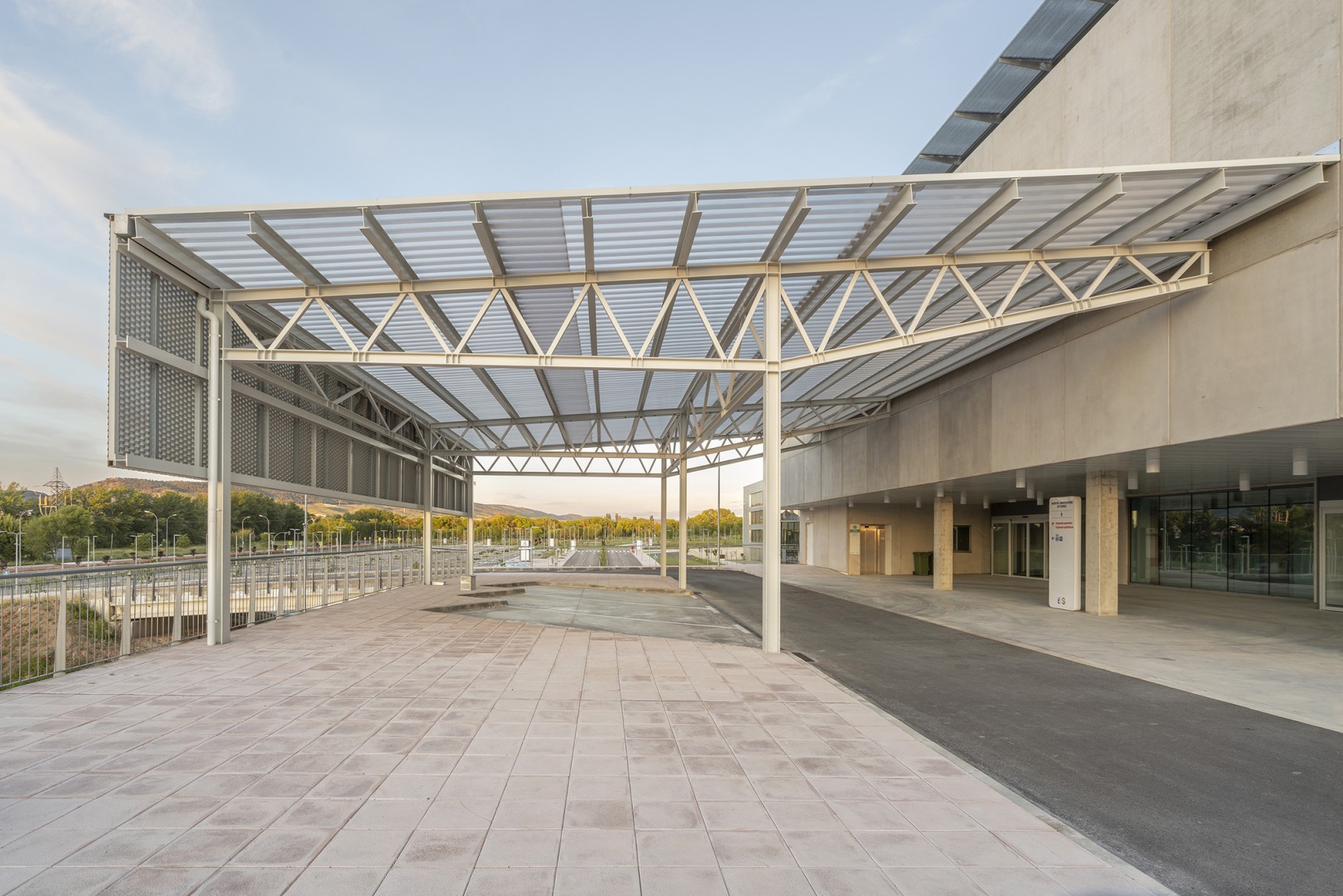 New University Hospital of Cuenca by Gádor de Carvajal, Juan Casariego, Fernando Cruz. Photograph by Luis Asín.