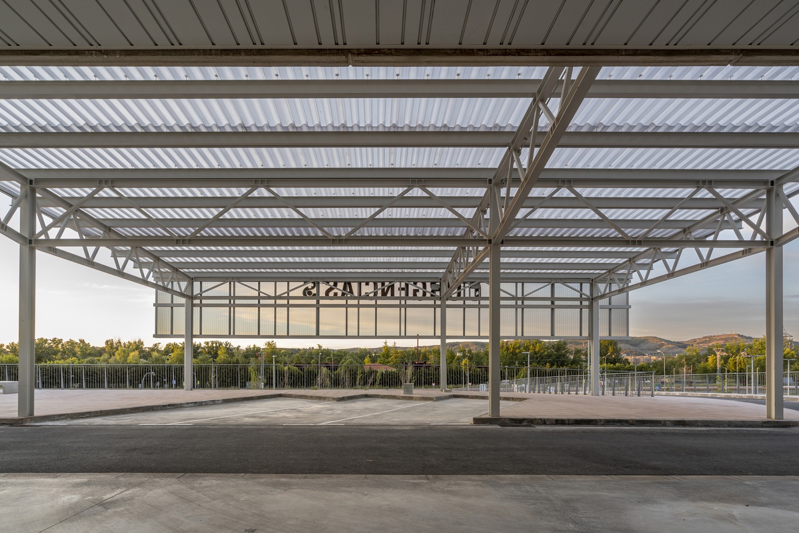 New University Hospital of Cuenca by Gádor de Carvajal, Juan Casariego, Fernando Cruz. Photograph by Luis Asín.