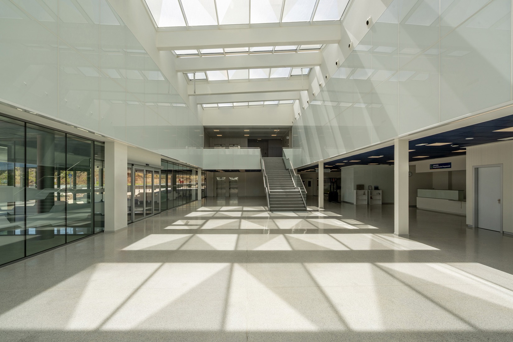 New University Hospital of Cuenca by Gádor de Carvajal, Juan Casariego, Fernando Cruz. Photograph by Luis Asín.