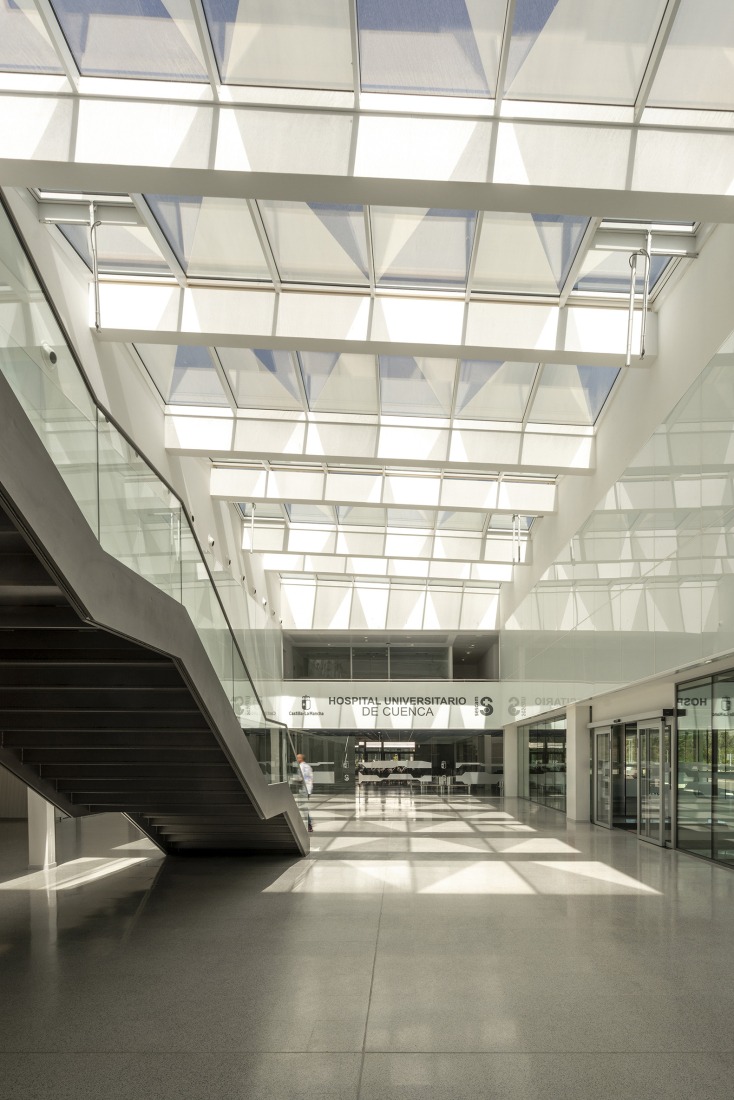 New University Hospital of Cuenca by Gádor de Carvajal, Juan Casariego, Fernando Cruz. Photograph by Luis Asín.