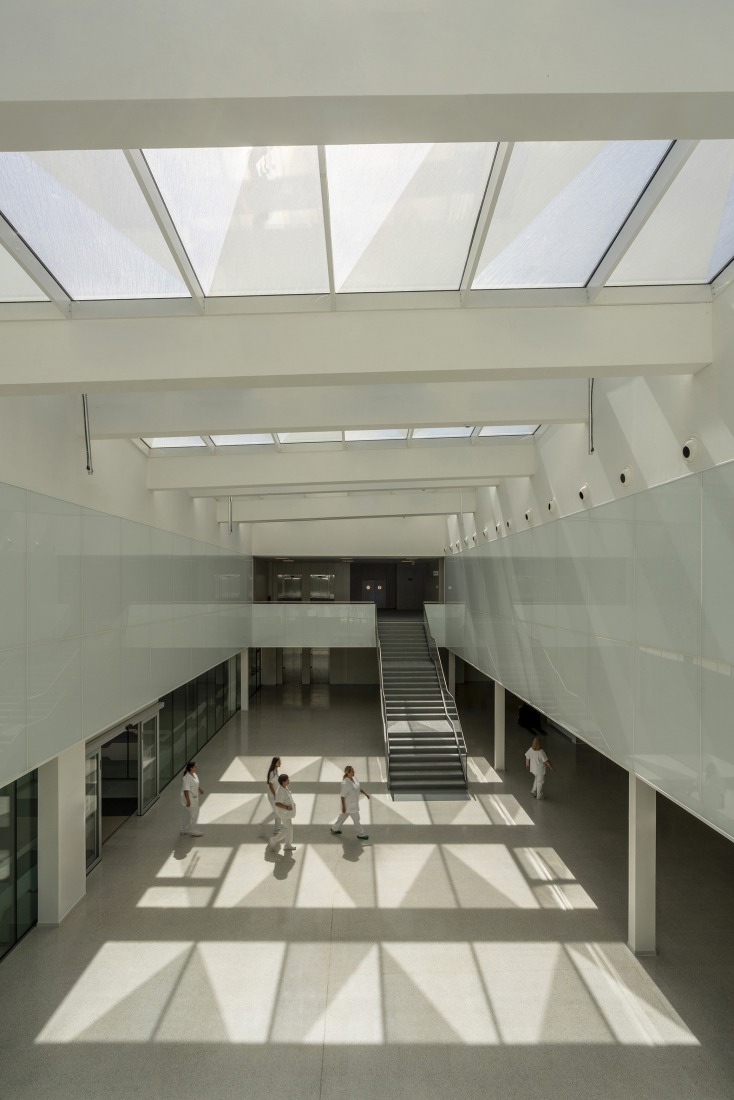 New University Hospital of Cuenca by Gádor de Carvajal, Juan Casariego, Fernando Cruz. Photograph by Luis Asín.
