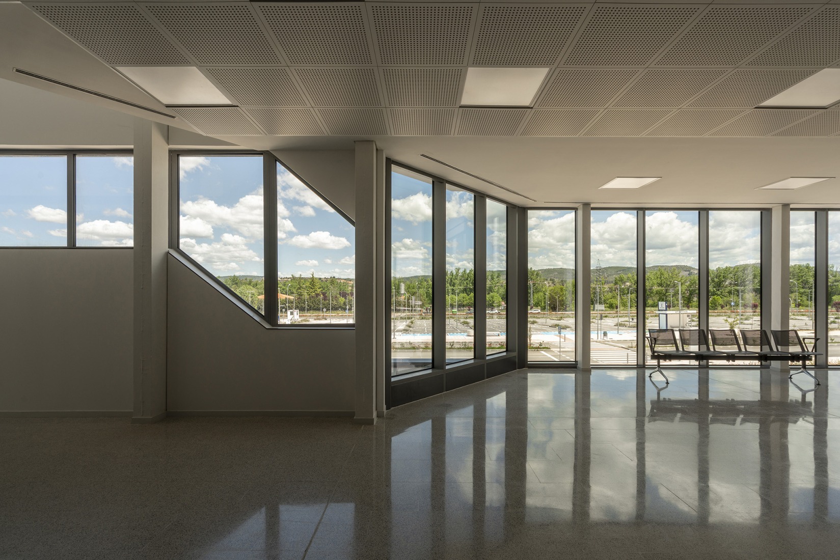 New University Hospital of Cuenca by Gádor de Carvajal, Juan Casariego, Fernando Cruz. Photograph by Luis Asín.