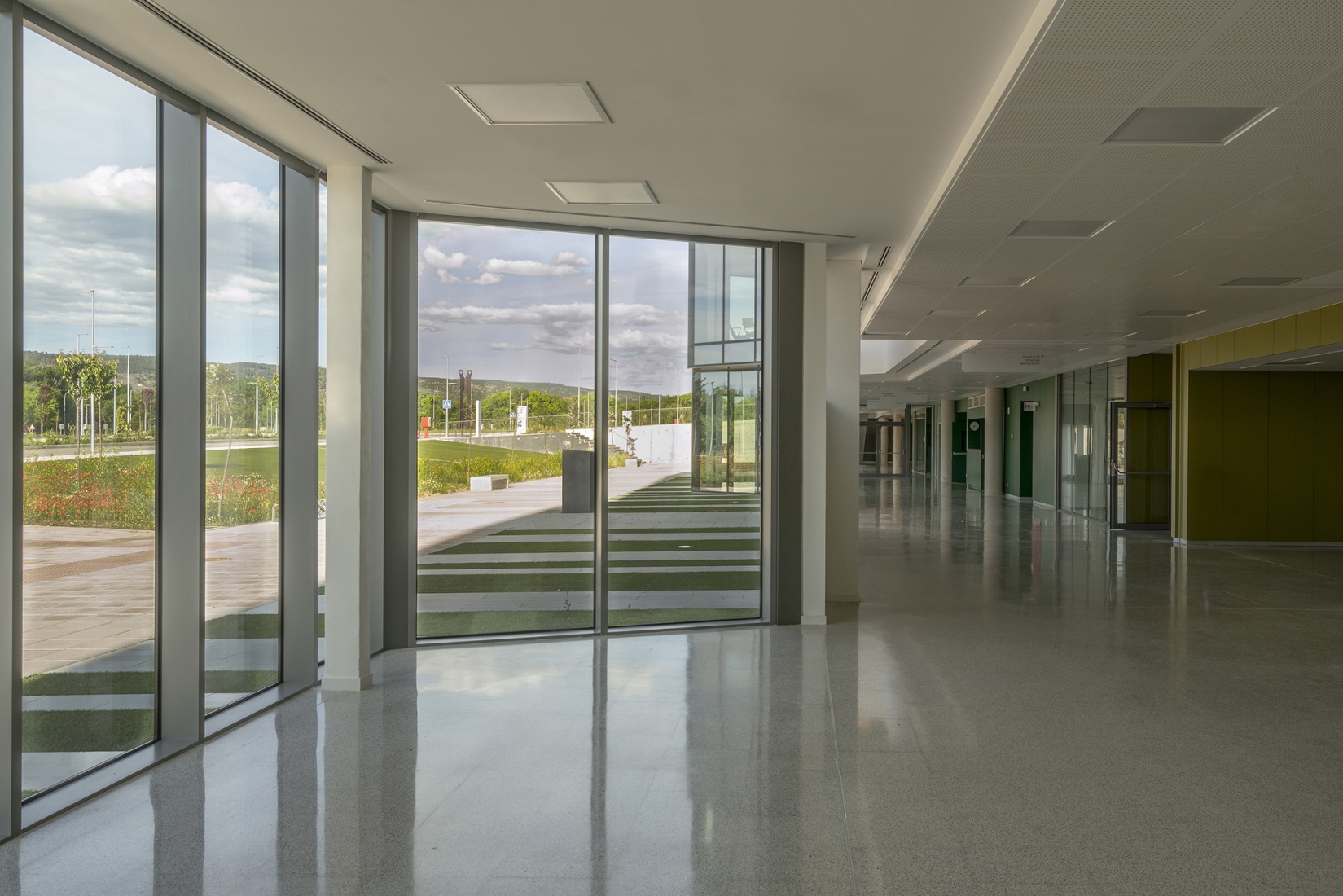 New University Hospital of Cuenca by Gádor de Carvajal, Juan Casariego, Fernando Cruz. Photograph by Luis Asín.