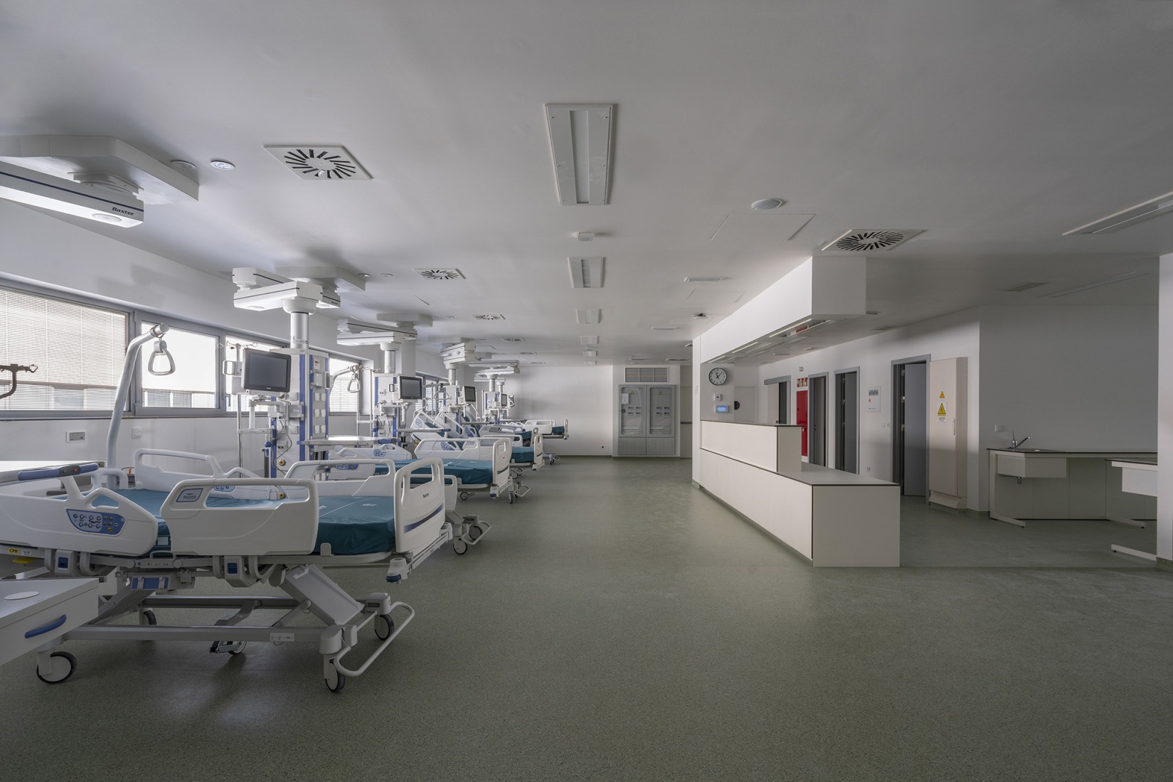 New University Hospital of Cuenca by Gádor de Carvajal, Juan Casariego, Fernando Cruz. Photograph by Luis Asín.