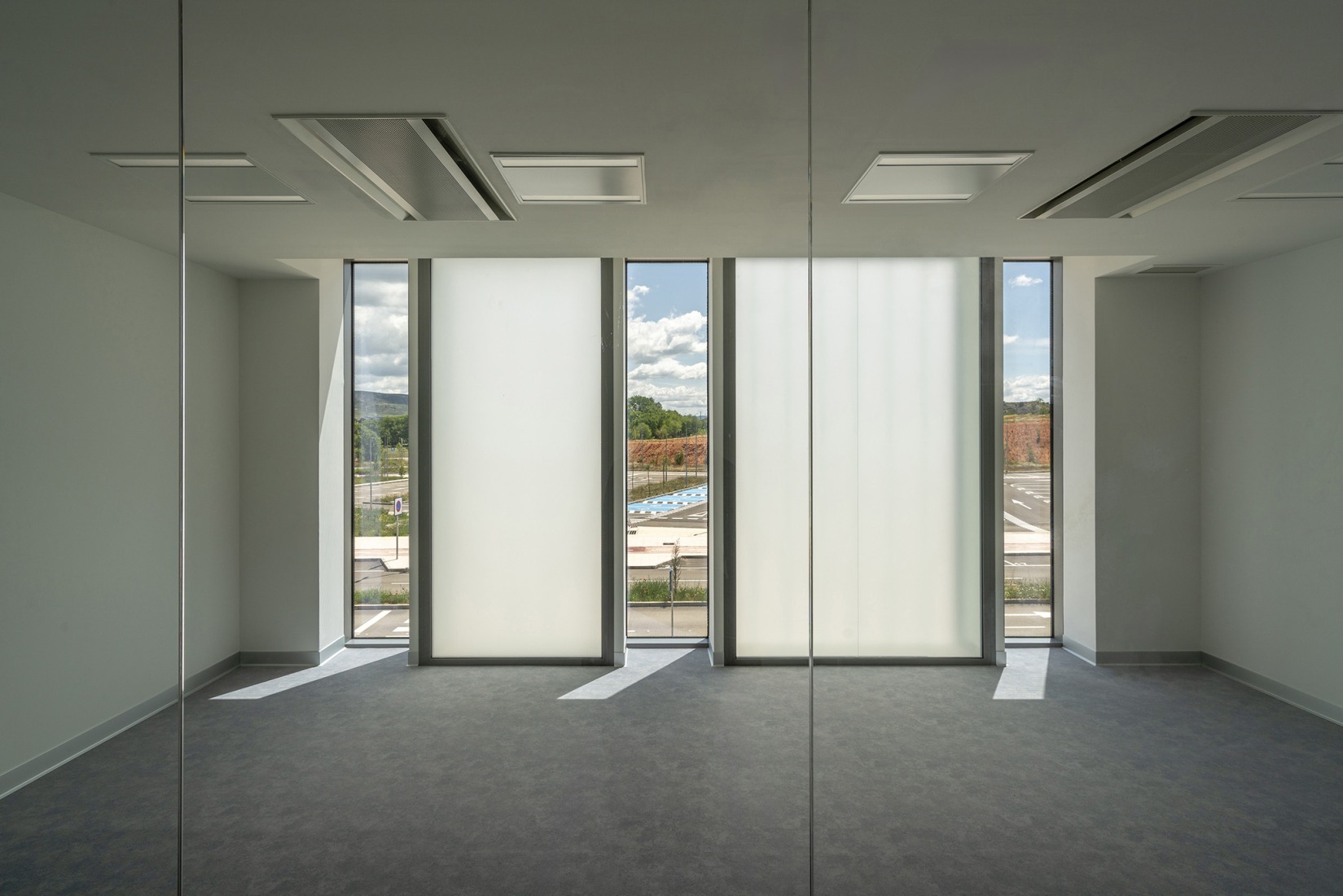 New University Hospital of Cuenca by Gádor de Carvajal, Juan Casariego, Fernando Cruz. Photograph by Luis Asín.